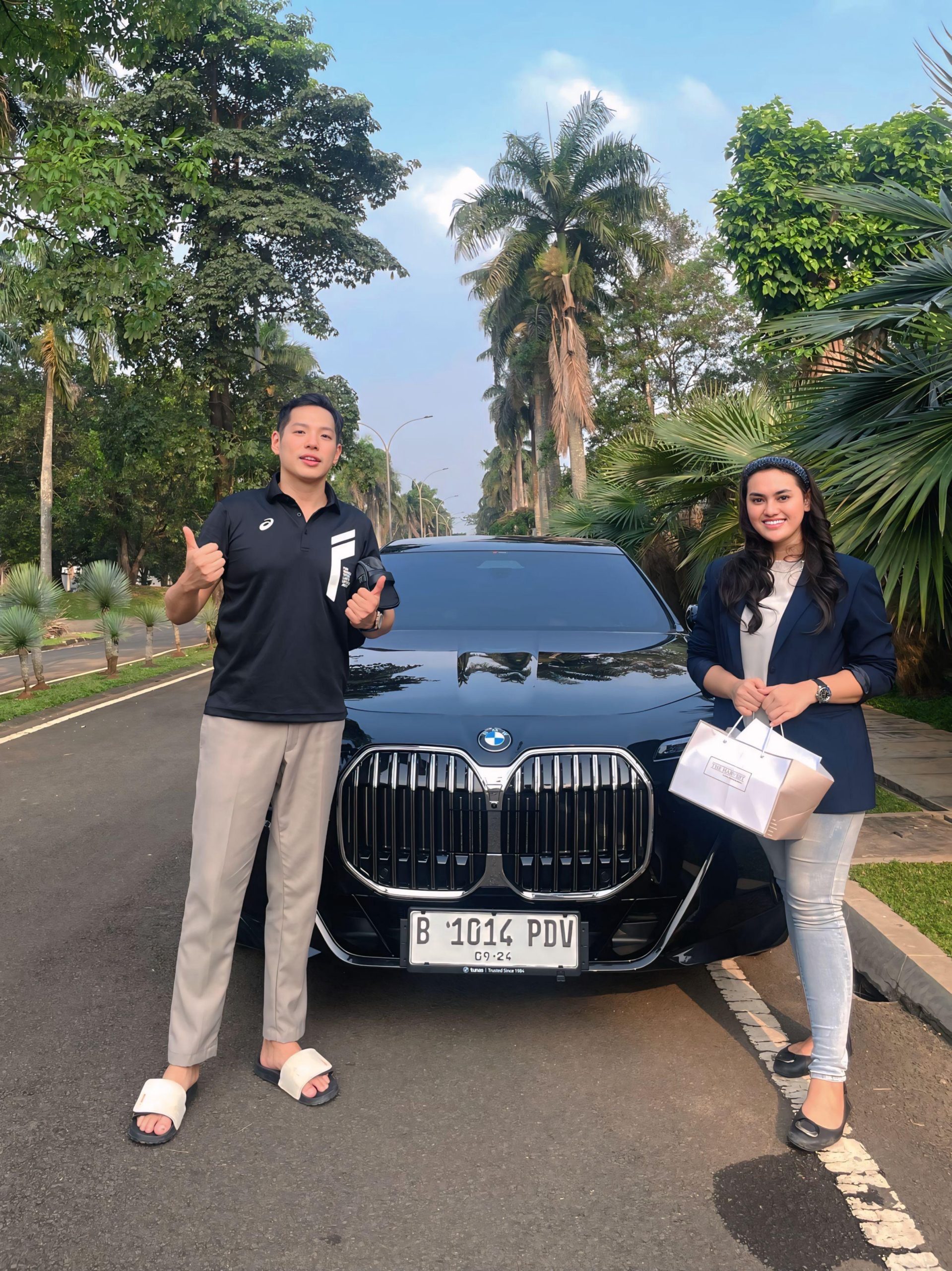 Konsep BMW 2026 dengan desain futuristik grille menyala dan interior digital lengkung penuh