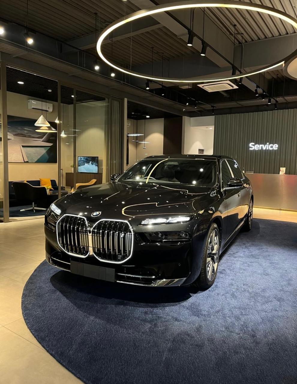 Promo BMW Mobil Listrik - Berbagai Model Premium Berbagai model mobil listrik BMW dalam promo spesial termasuk iX, i4, dan i7 dengan teknologi terbaru